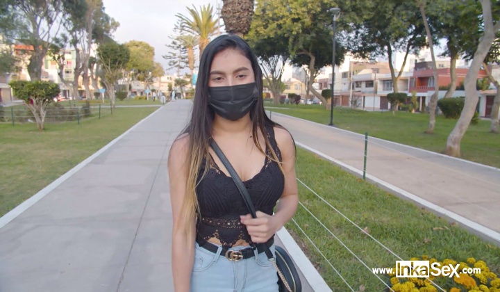 Peligrosa Latina Petite Solo Action