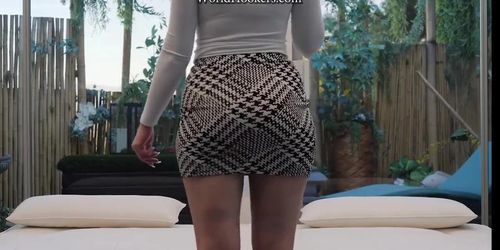 Latinas Show Off Big Butts