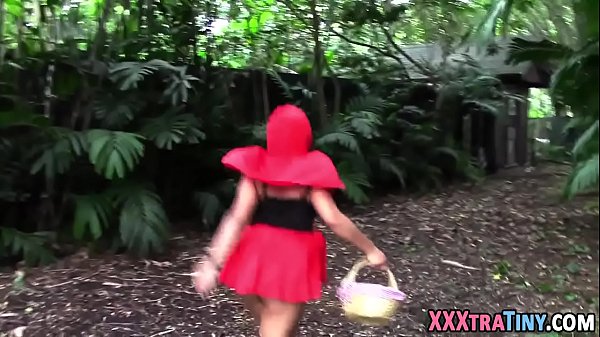 Petite Latina Gives Blowjob in 8-Minute Video