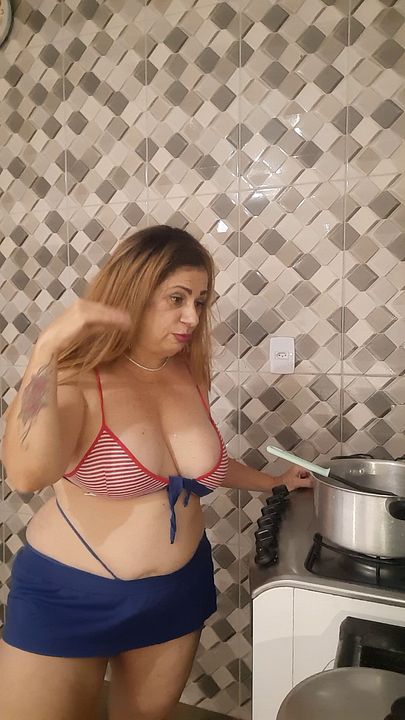 Latina Girl Fails at Cooking in Funny Short Clip