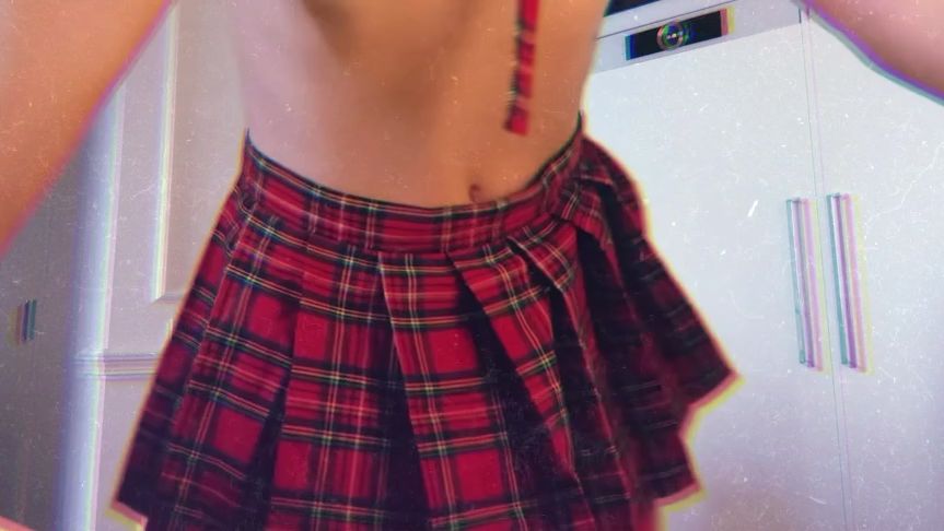 Latina Tease: Body Focus Selfie