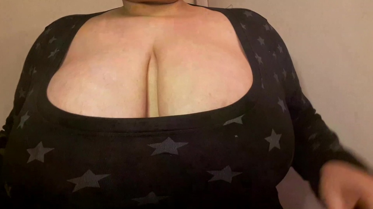Latin BBW Big Boobs Bouncing Closeup