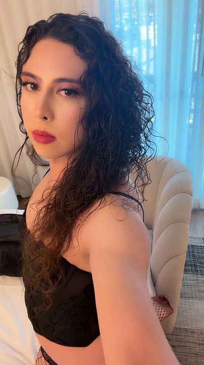 Latina Girl Gets Throat Cumshot from Daddy