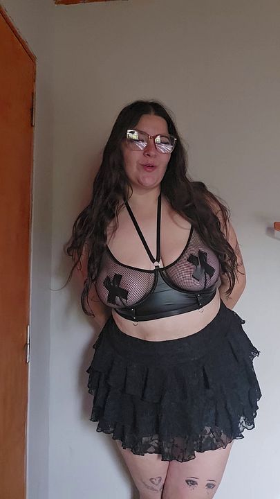 Big Booty Latina Enjoys Exhibition