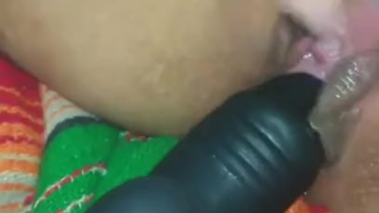 Latina Pussy Play with Dildo Action