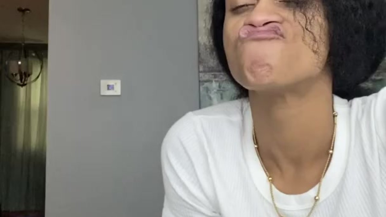 Latina Alicia Teases With Drink Smell On Lips