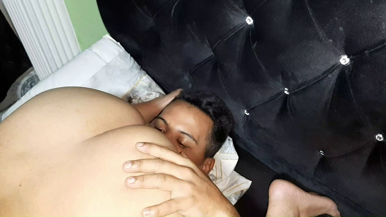 Boyfriend licks and sucks a delicious pussy